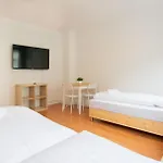 Raj Living - 1 , 2 And 3 Room Monteur Apartments