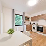 Raj Living - 1 , 2 And 3 Room Monteur Apartments