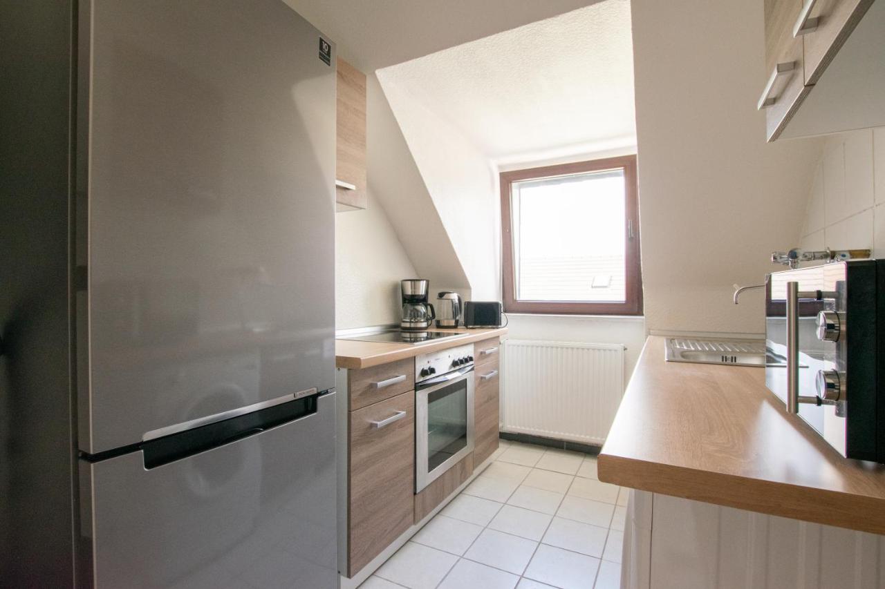 Raj Living - 1 , 2 And 3 Monteur *