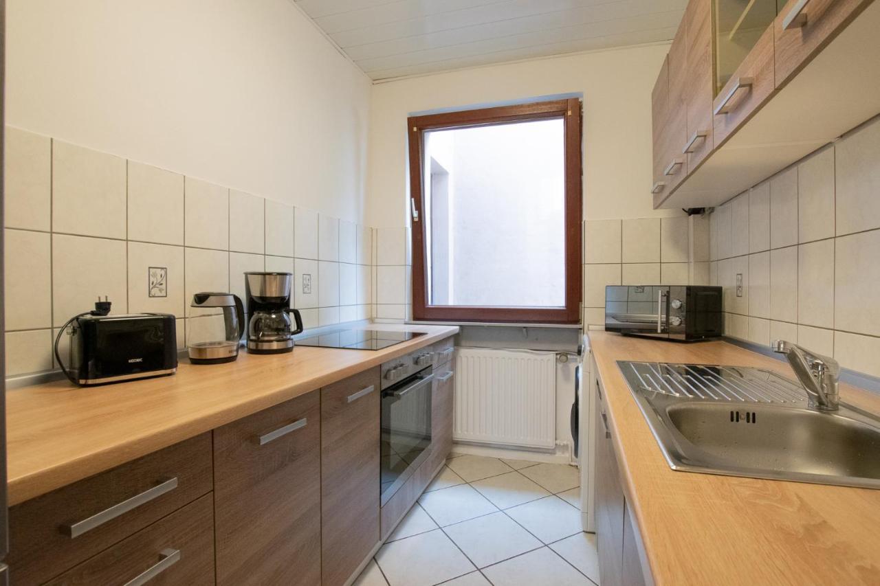 Raj Living - 1 , 2 And 3 Monteur