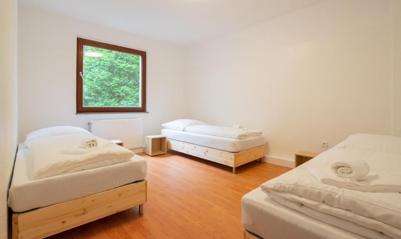 Raj Living - 1 , 2 And 3 Monteur