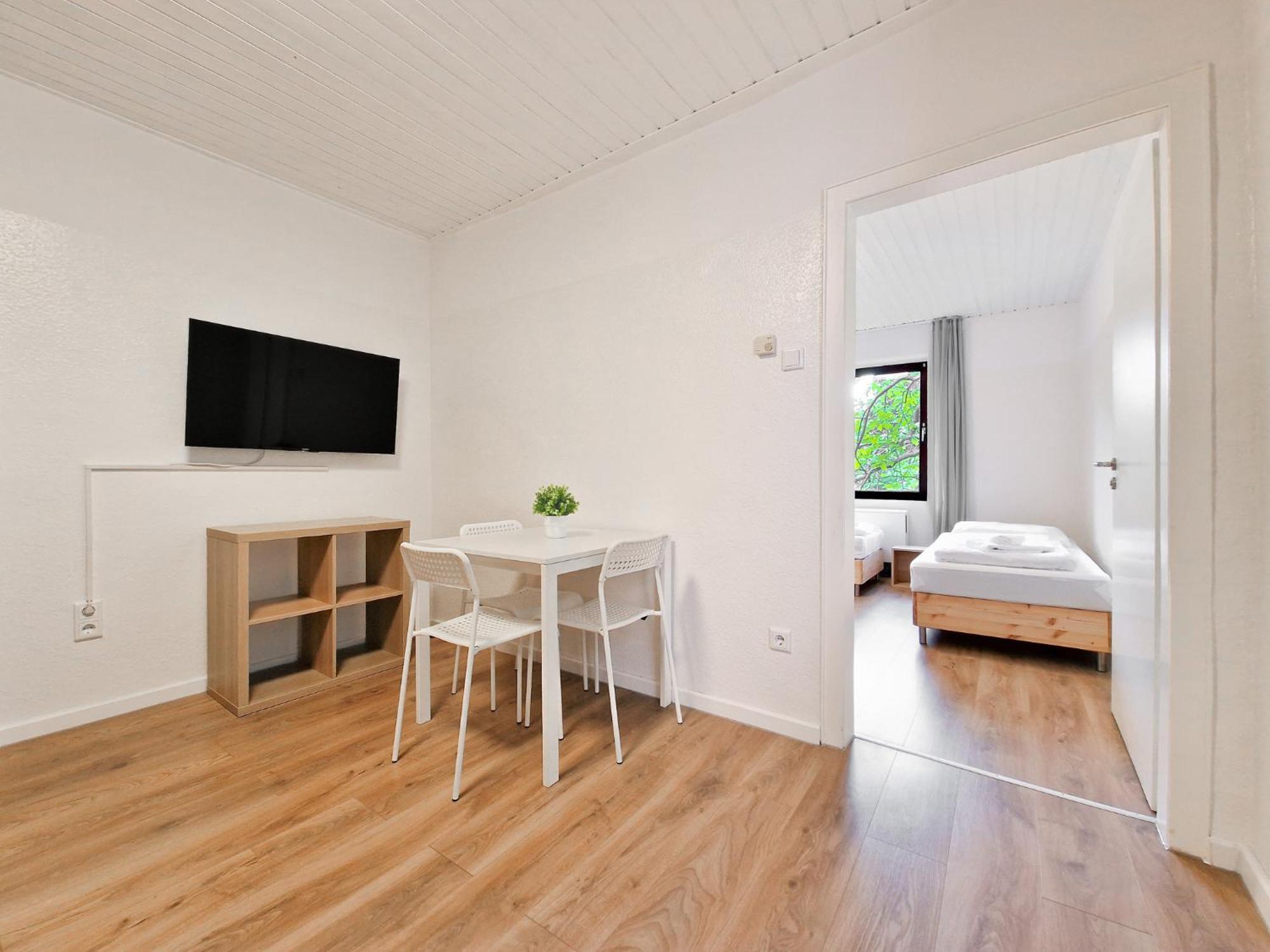 Raj Living - 1 , 2 And 3 Monteur