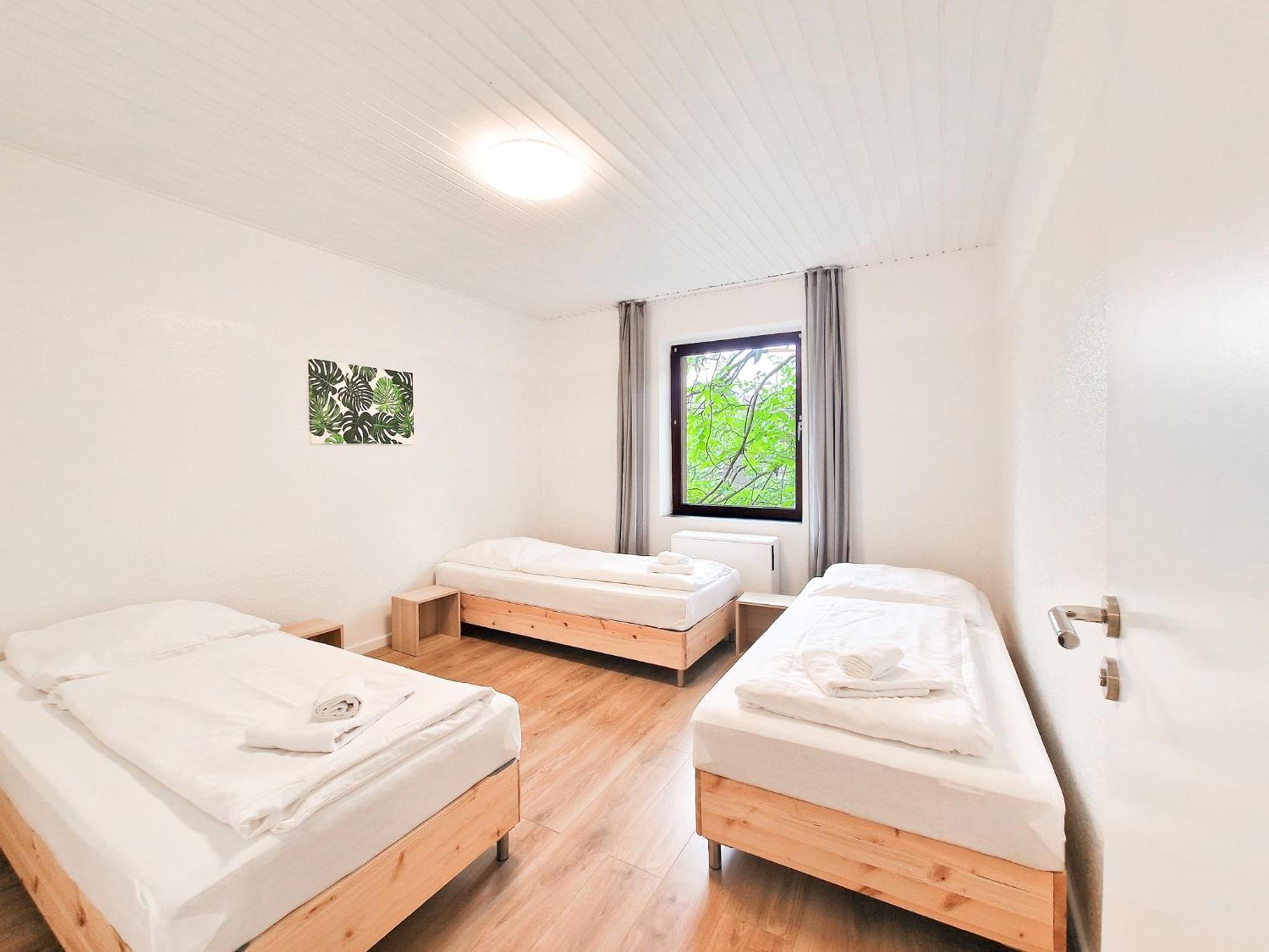 Raj Living - 1 , 2 And 3 Monteur *