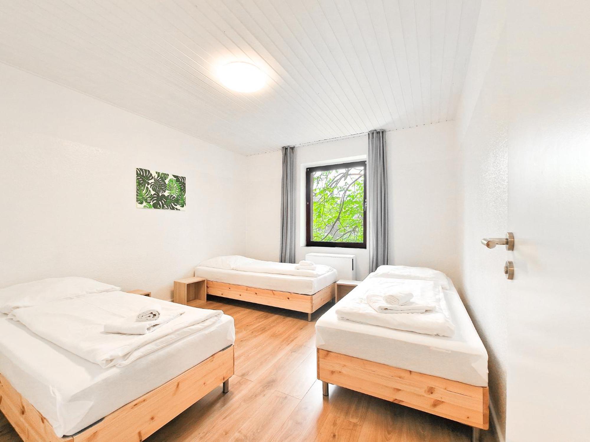 Raj Living - 1 , 2 And 3 Monteur *