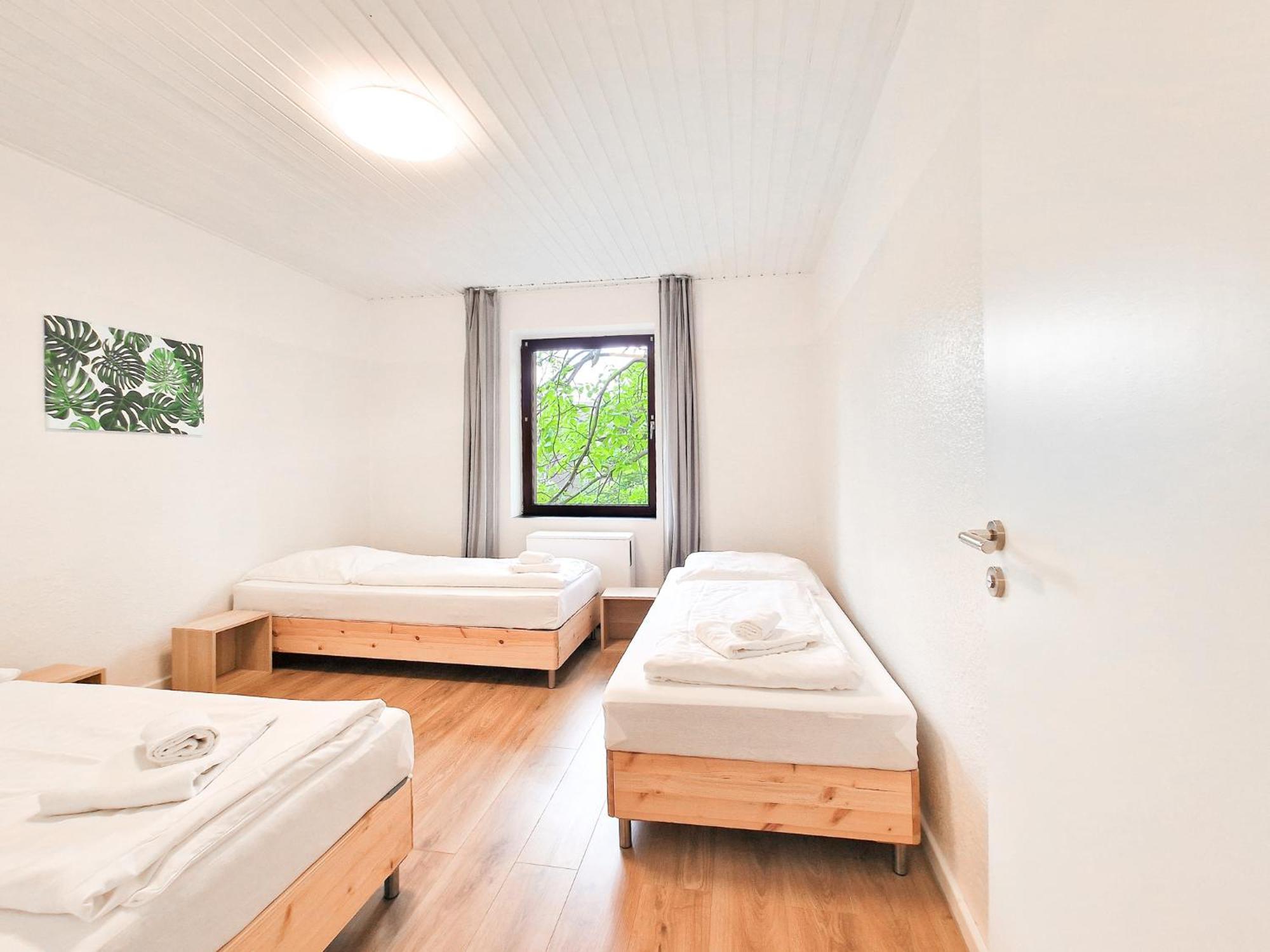 Raj Living - 1 , 2 And 3 Monteur